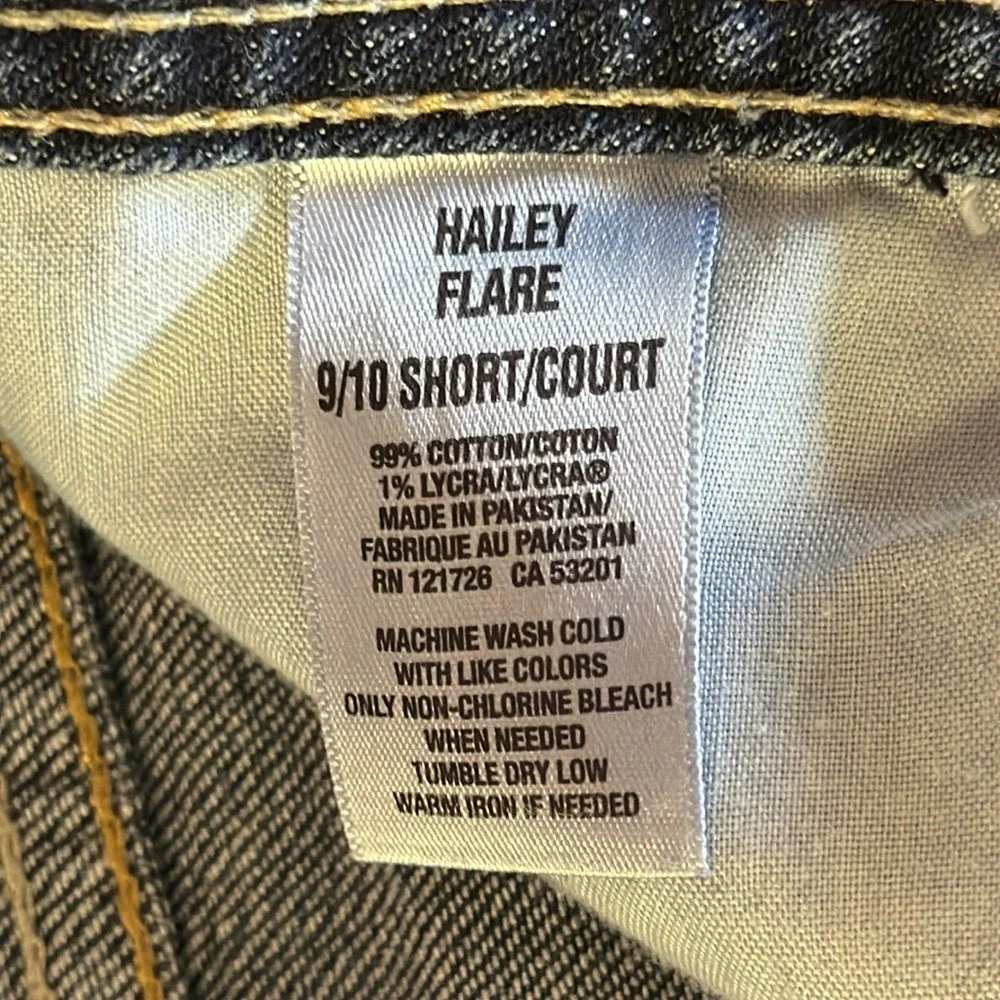AEROPOSTALE. Hailey flare  jeans.Size 9/10-Short/Court.5 pockets. Zip. Inseam 29